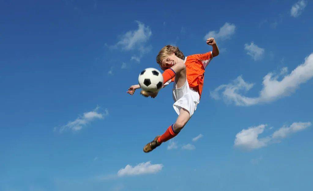 曼联客场对阵狼队，若取胜可追平切尔西，升至第六。狼队近期状态差，曼联实力占优，有望全取三分。