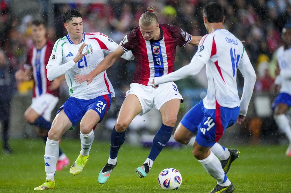 记者：曼城愿意冬窗外租18岁前锋桑加雷，安德莱赫特等队有意